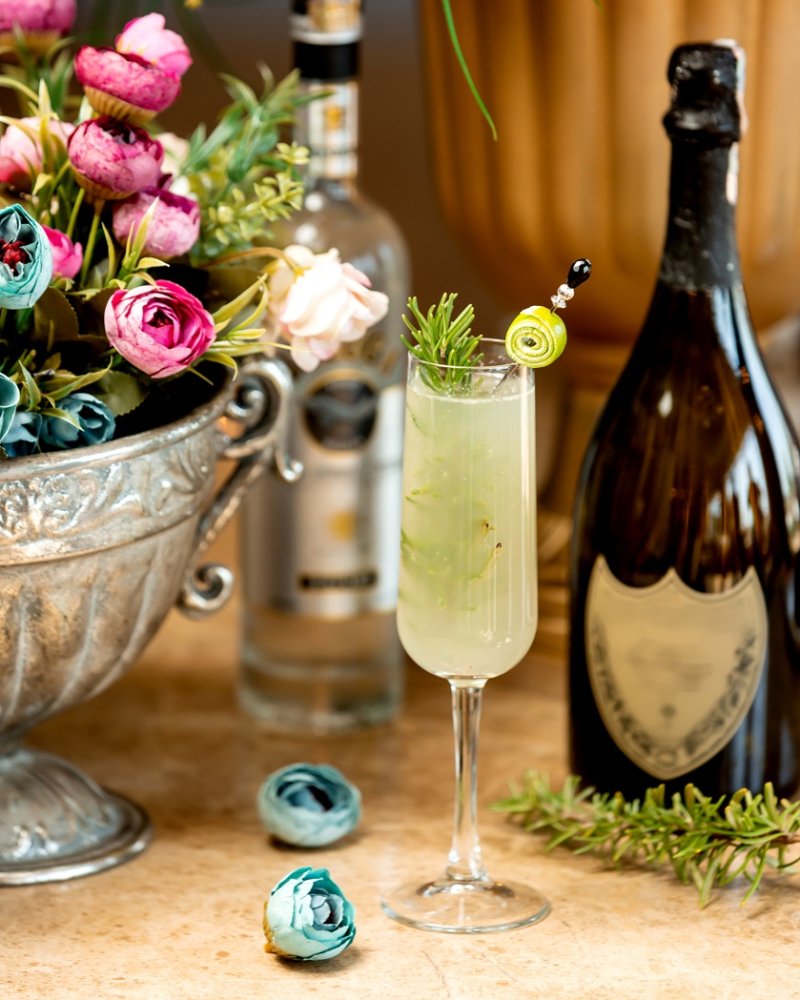 Craft Cocktail Class & Walk (21+) hero